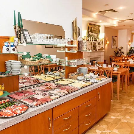 瓦伦城市酒店 酒店