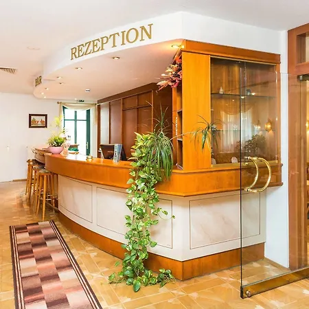 Stadt Ξενοδοχείο