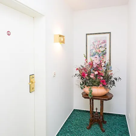 Stadt Ξενοδοχείο